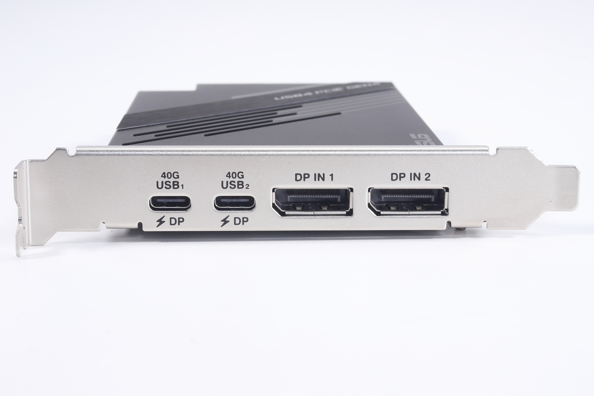 ブラケット部。40Gbps対応のUSB4ポートと、映像入力用のDisplayPort 1.4を2基ずつ搭載している
