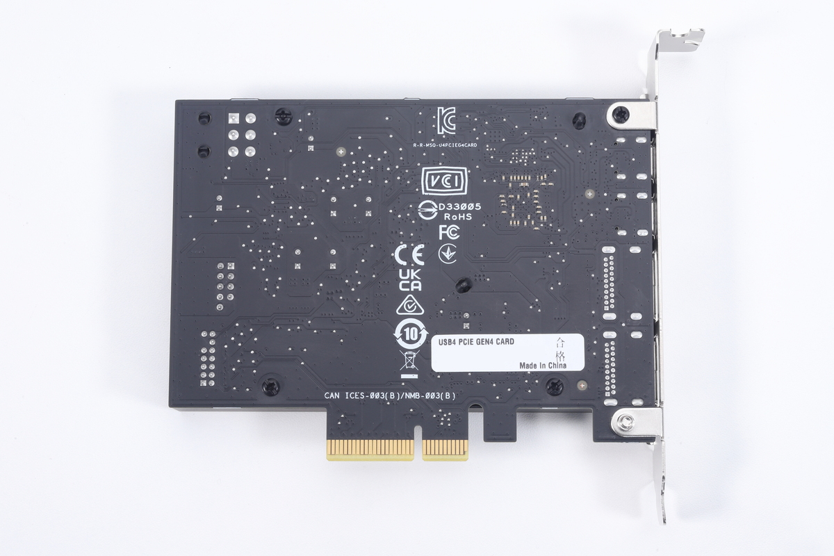 カード裏面。バックプレートは搭載していない