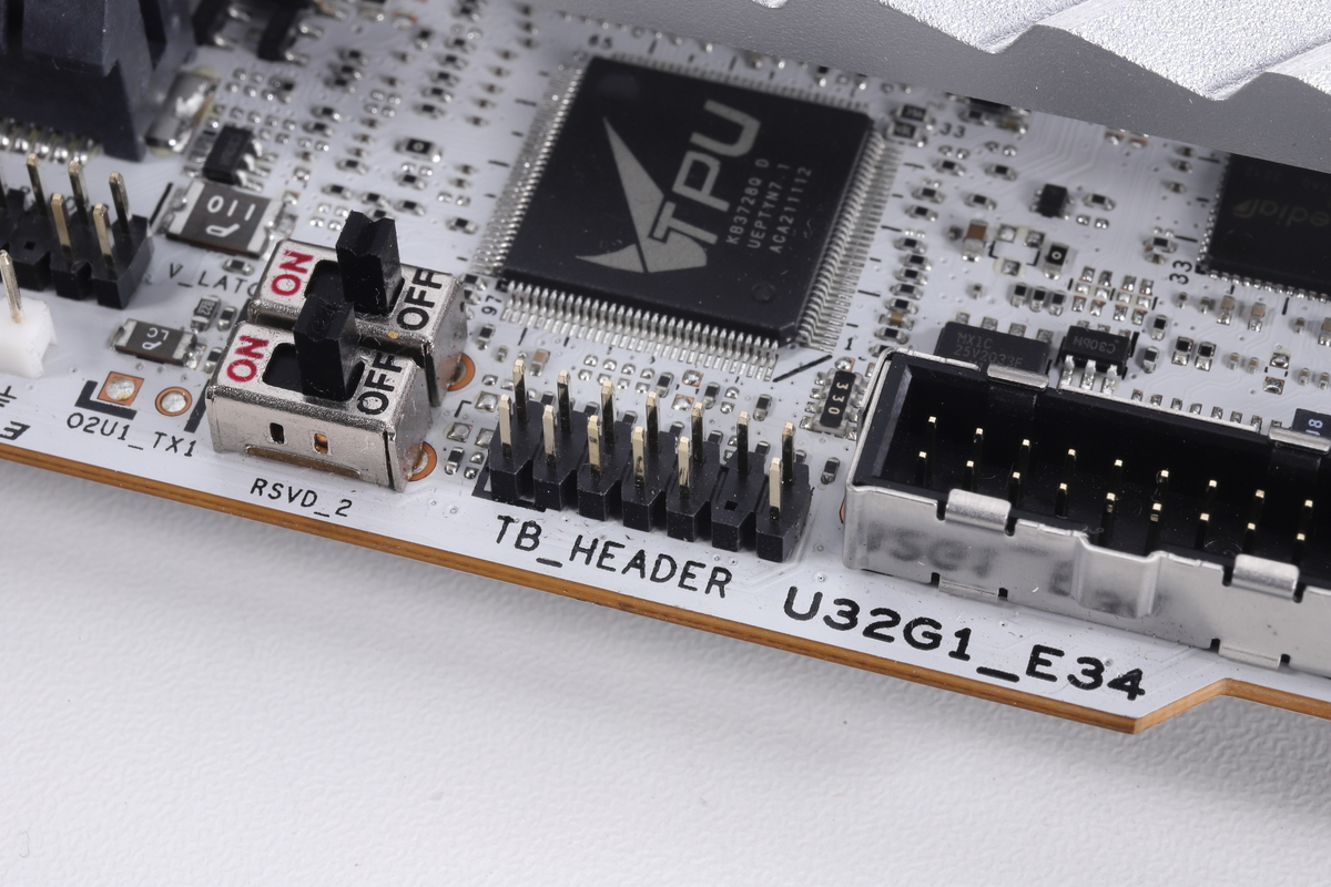 USB4ヘッダーは、Thunderbolt 4拡張カード用として実装されていたTBヘッダーと同じものだ