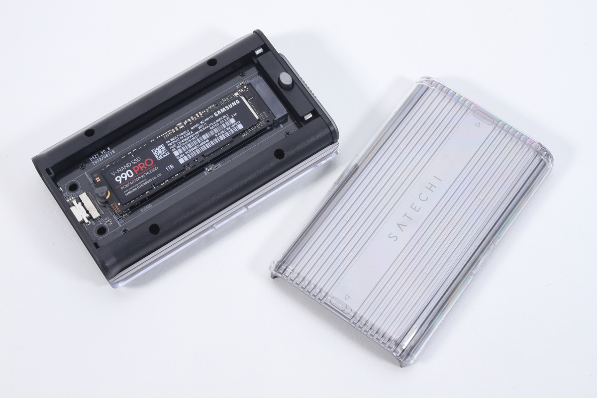 USB4ネイティブ対応の外付けケース、Satechi「ST-EU4NPM」に、Samsung 990 PROの1TBモデルを搭載