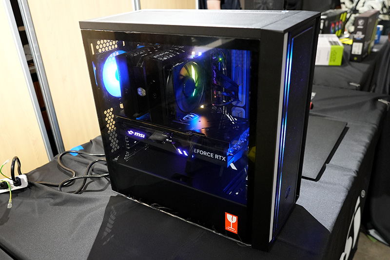 ナヨシさん作「MSI & Cooler Master Love」