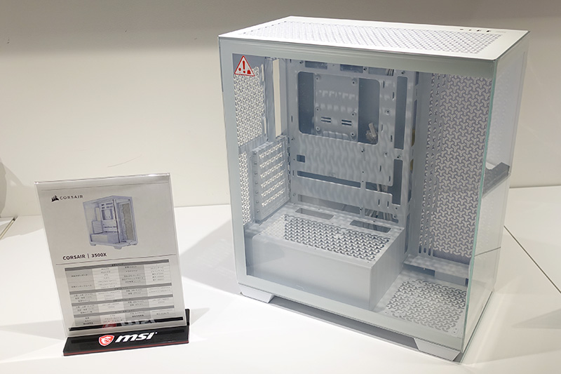 CORSAIRはピラーレスデザインのケース「3500X」を展示