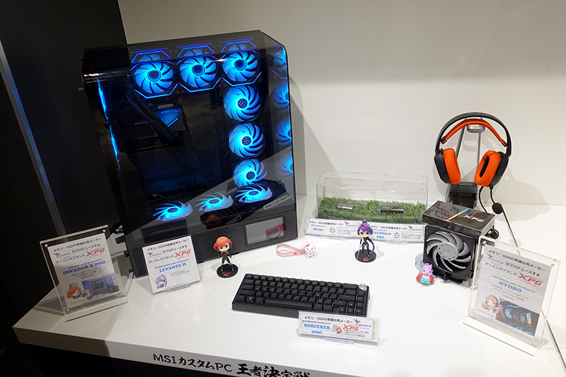 ADATAはSSDのほかケースやクーラーなども展示