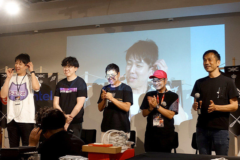 一般参加大会の審査は主催/協賛各社が担当。順に、MSIスペシャルアドバイザー 清水貴裕氏、Cooler Master Willy Kuo氏、CORSAIR（代理）モリケン氏、ADATA 濱崎善光氏、インテル 安生健一朗氏