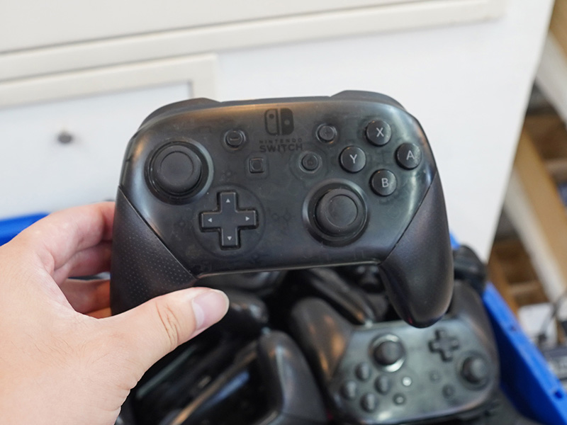 Nintendo Switch Proコントローラー