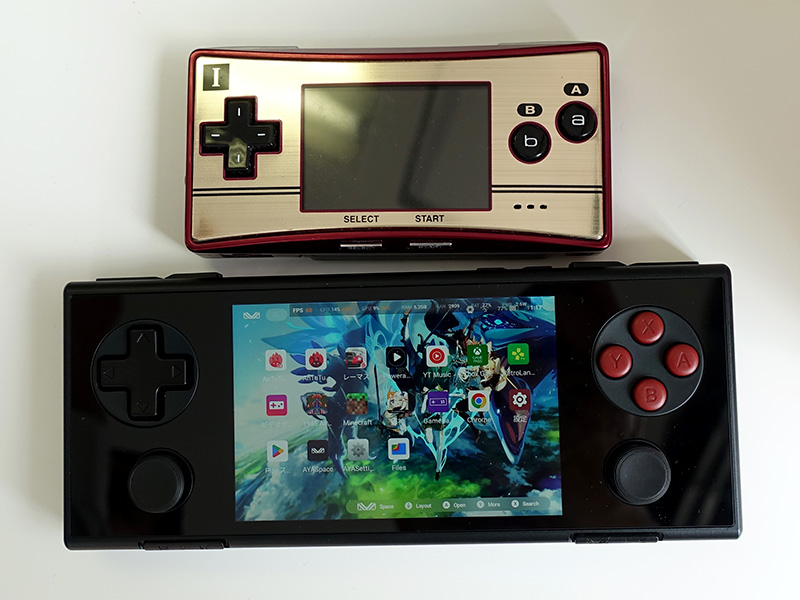 ゲームボーイミクロとのサイズ比較
