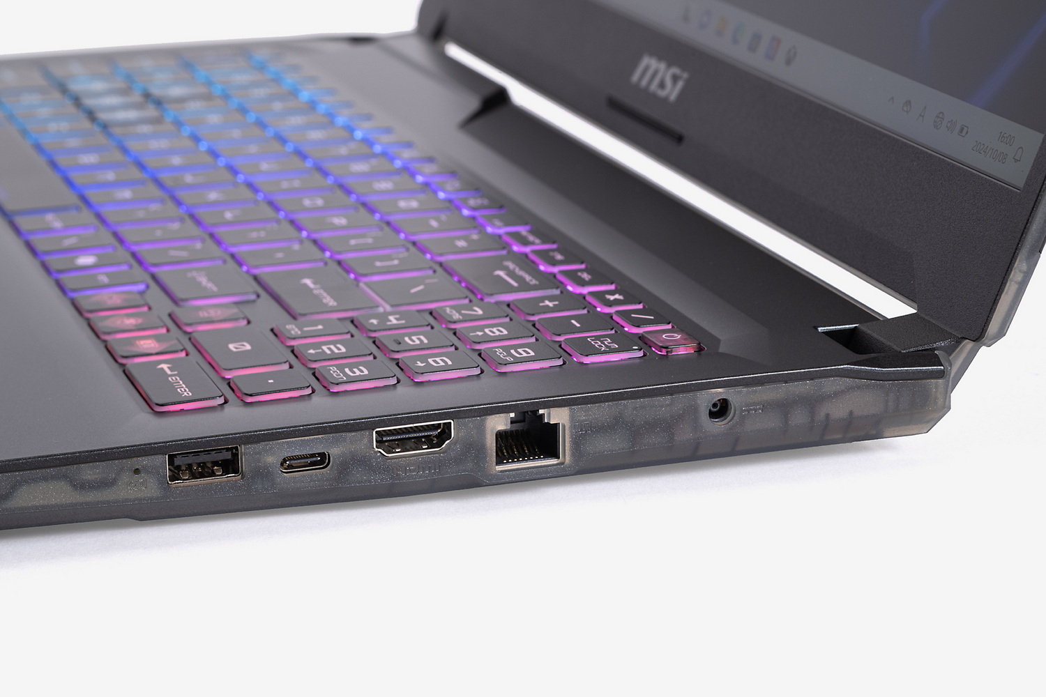 右側面にUSB 3.2 Gen 1×1、USB 3.2 Gen 1 Type-C(映像出力対応)×1、HDMI出力、有線LAN(Gigabit Ethernet)を搭載