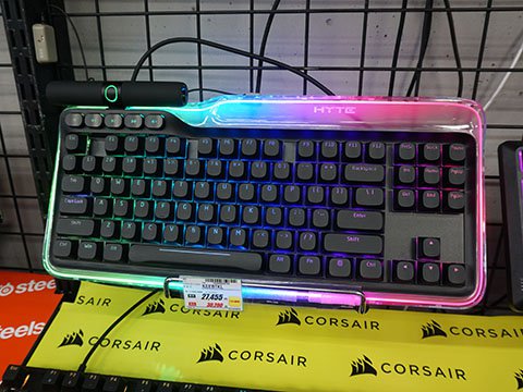 ド派手に光るゲーミングキーボード「HYTE Keeb TKL」、TSUKUMOで展示中