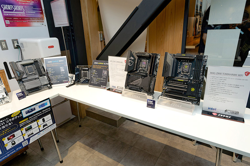 会場には各社Z890搭載マザーボードの展示も