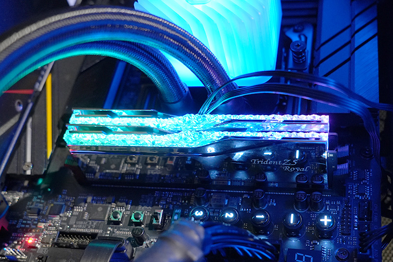 メモリはG.Skill Trident Z5 Royal