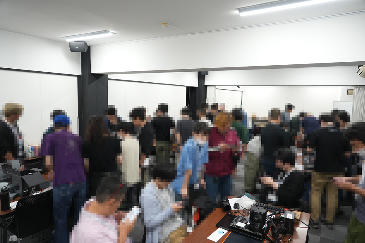 イベントの後半はPCパーツに触れてもらうセッション。