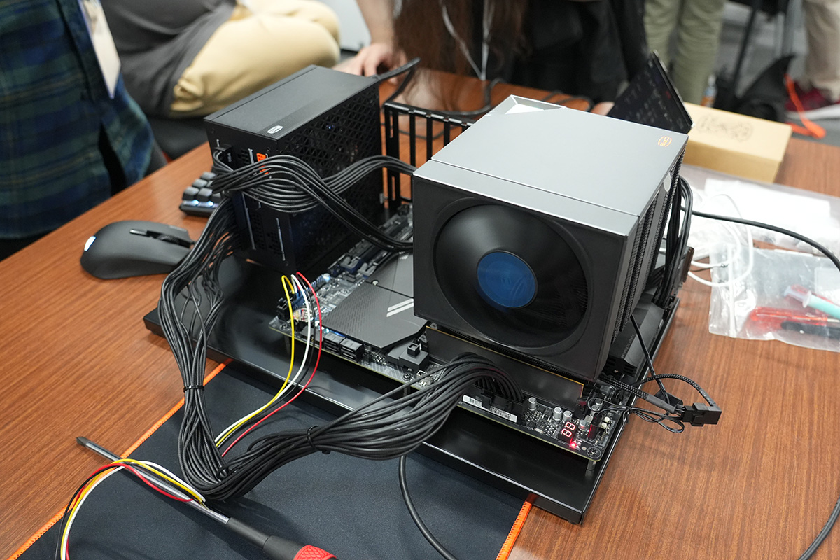 PCが起動するまでを体験してもらったら、各メーカーのBIOSのデザインや操作性の違いなども参加者には体験してもらっていました。