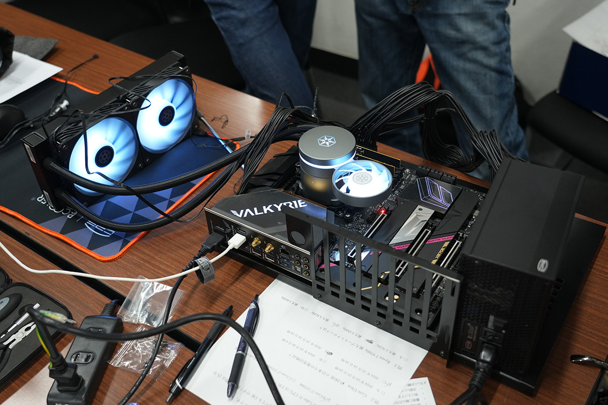 PCが起動するまでを体験してもらったら、各メーカーのBIOSのデザインや操作性の違いなども参加者には体験してもらっていました。