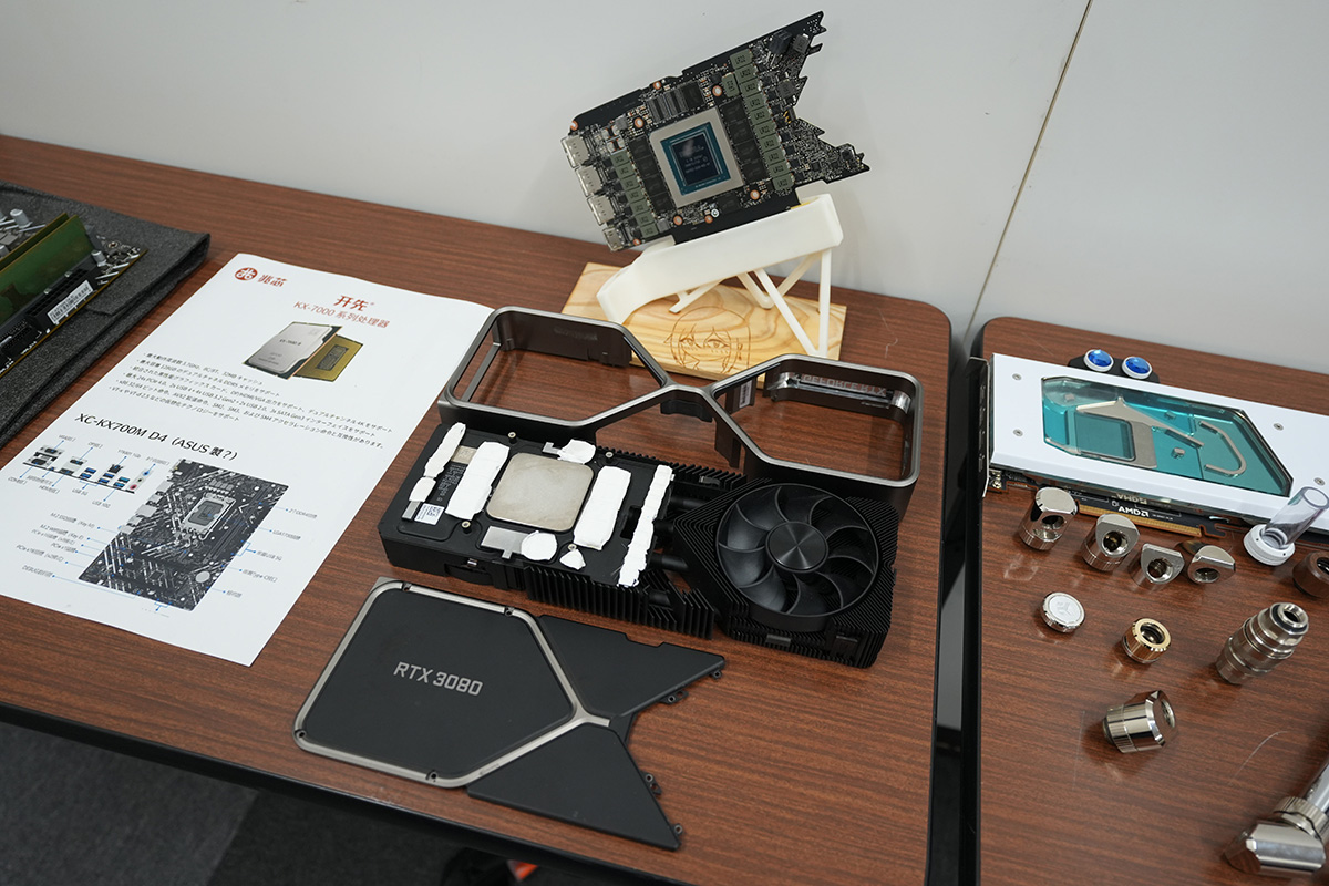 分解展示されたGeForce RTX 3080。