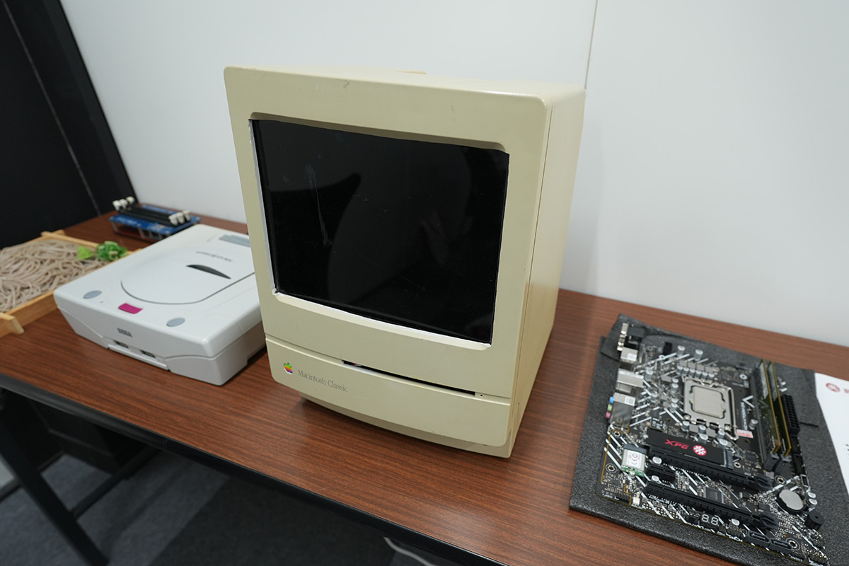 モリケン氏やじーま氏が制作したMOD PCも展示。