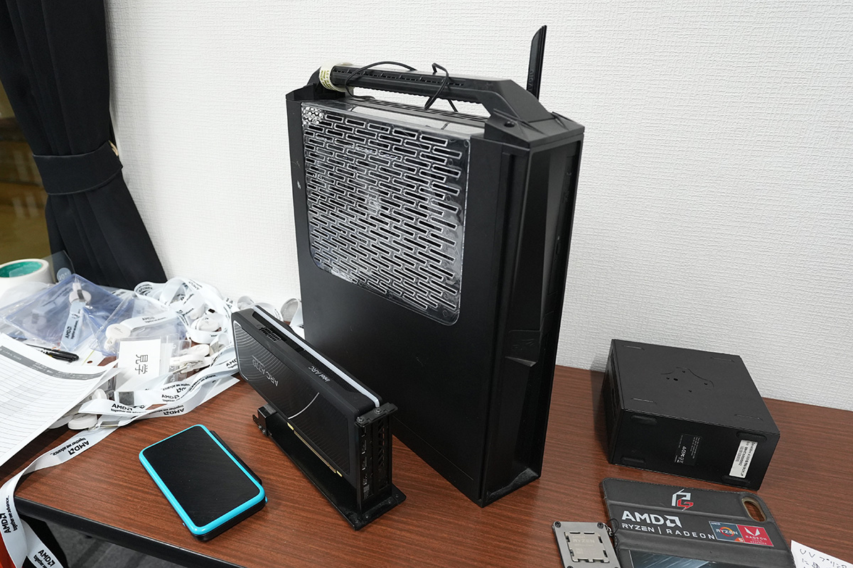 ユーザー持ち込みの持ち運べる配信用PC。