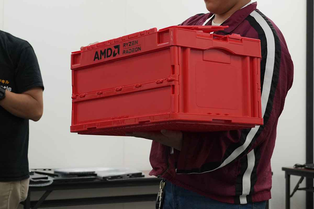 AMDのパレットケースなど珍しいノベルティもプレゼントに。
