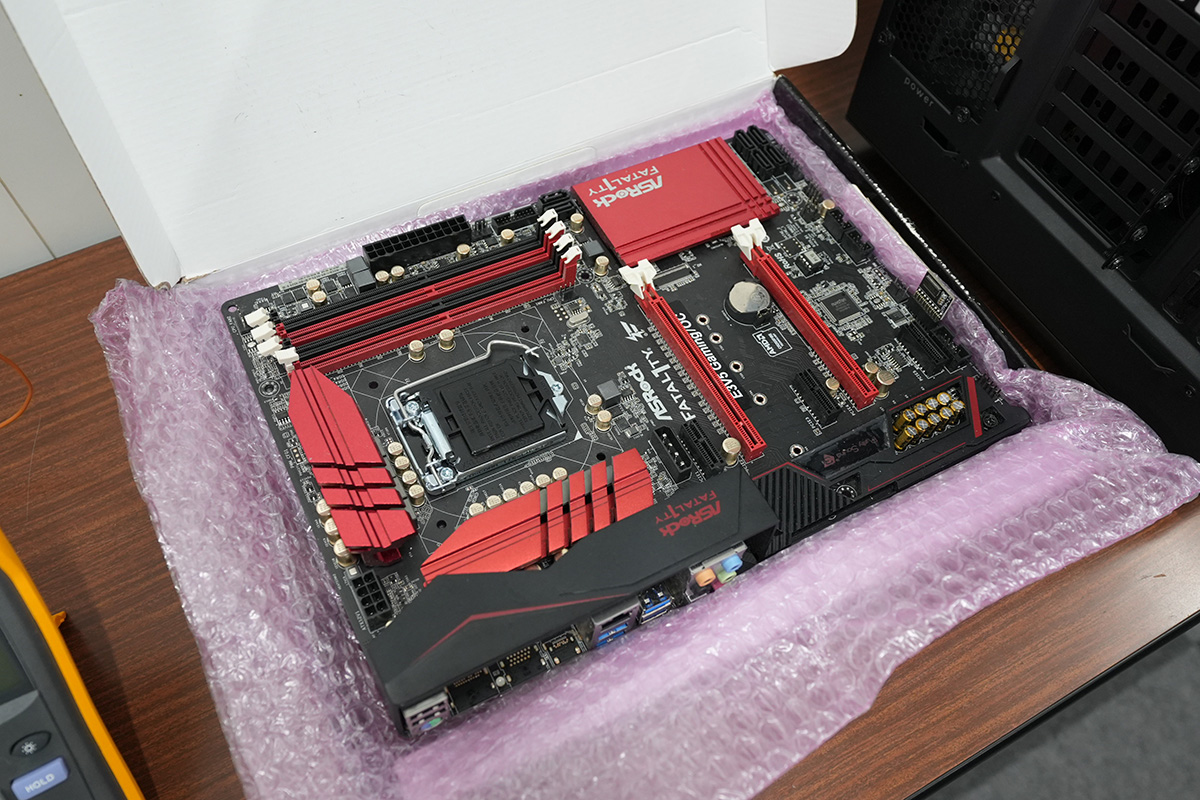 第8世代CoreシリーズのXeonのOCにも対応したASRockのFatal1ty E3V5 Performance Gaming/OC。