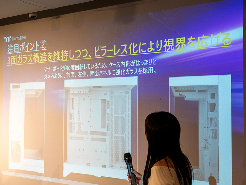 ピラーレスならではの広い開口部で内部の視認性を確保