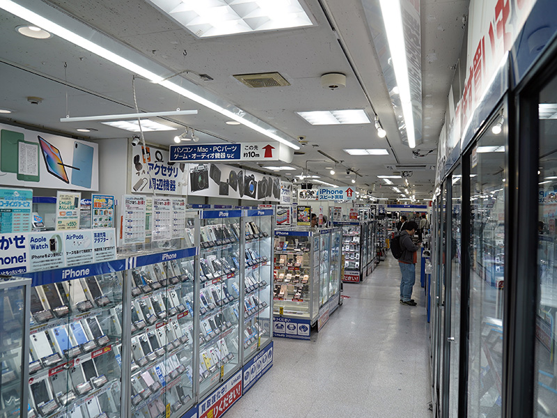 店舗入口付近から撮影した様子