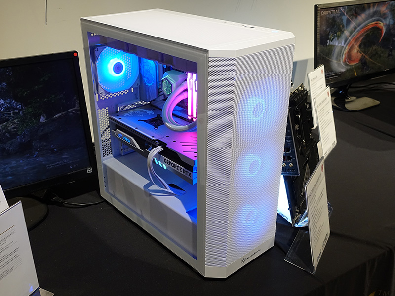 MSIパーツを搭載した「SETA H2」展示