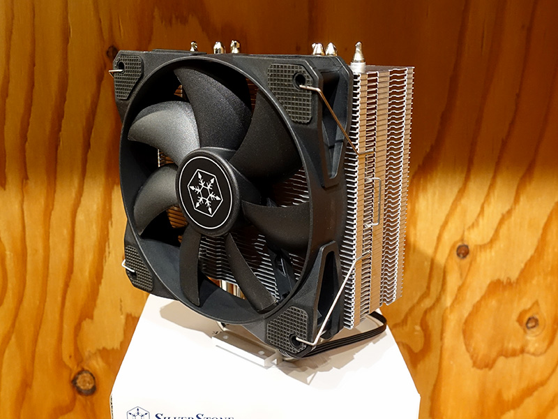 価格を抑えた120mmサイドフローCPUクーラー「Argon V120」