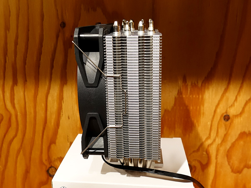 価格を抑えた120mmサイドフローCPUクーラー「Argon V120」