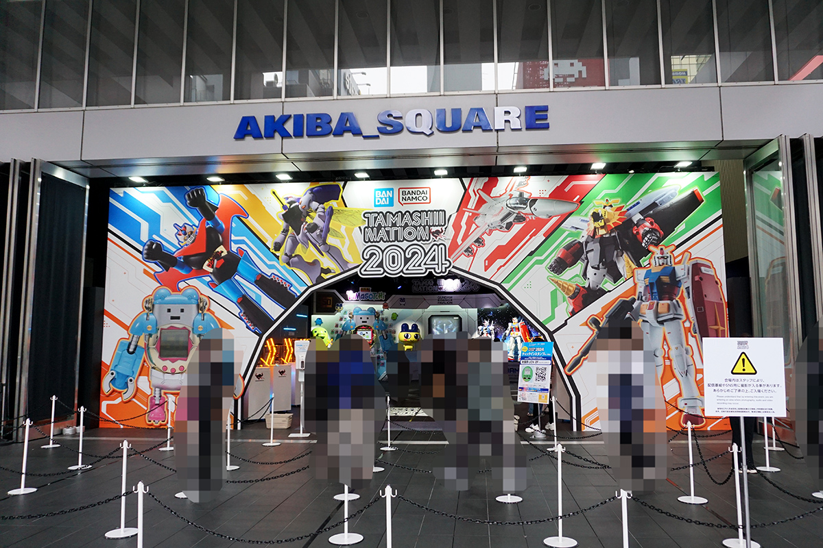 秋葉原UDX 2階ではロボットのフィギュアを展示