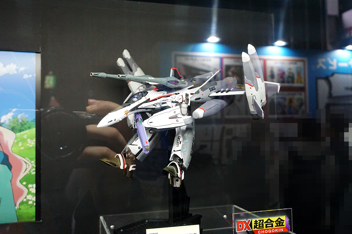 秋葉原UDX 2階ではロボットのフィギュアを展示