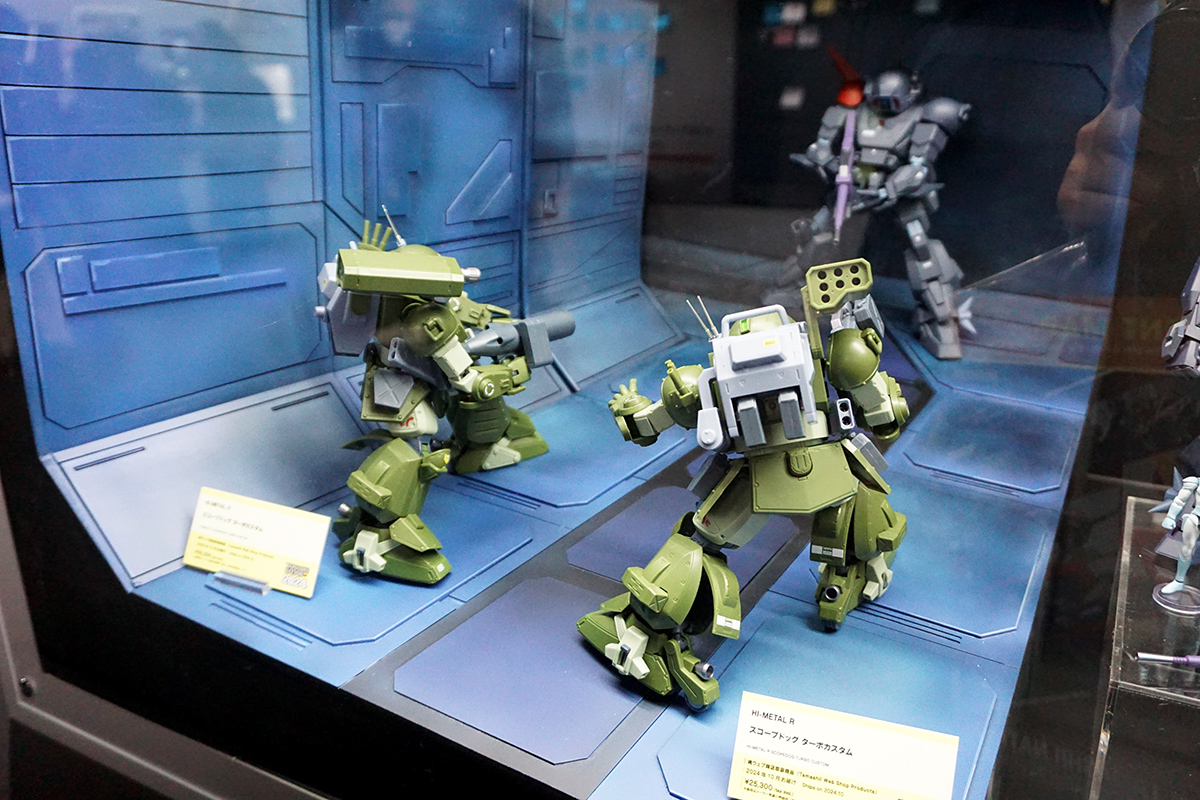 秋葉原UDX 2階ではロボットのフィギュアを展示
