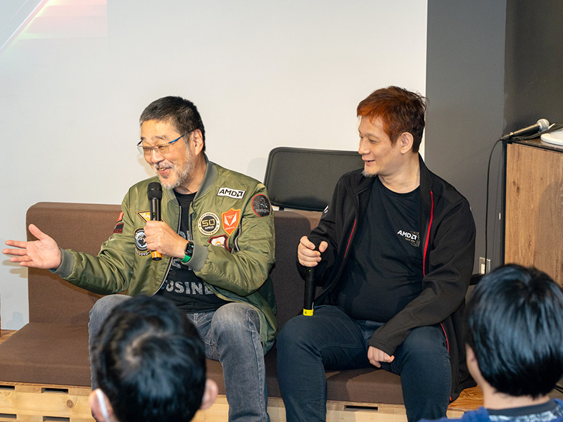 高橋敏也氏（左）と加藤勝明氏（右）。「Thunderbird何回焼いた？」などの昔話も飛び出した