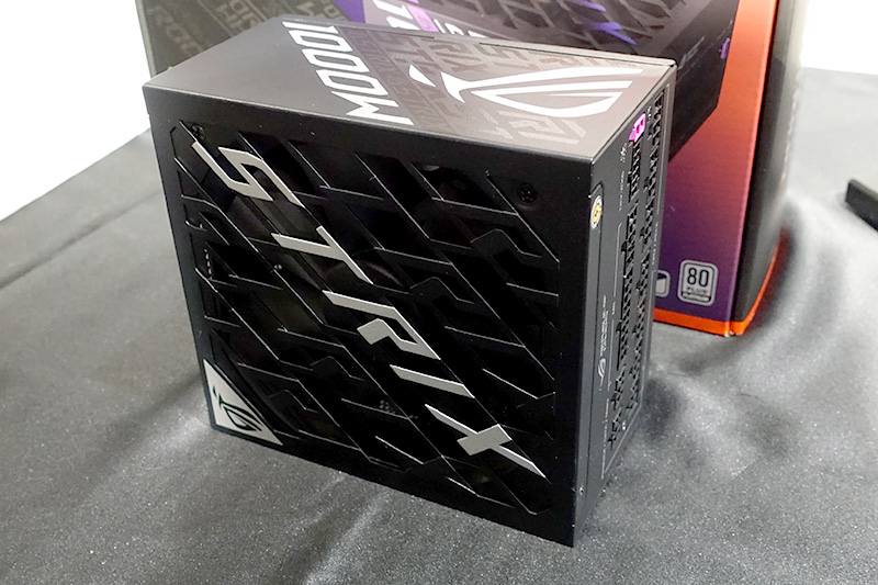 ROG Strix 1000P GAMING