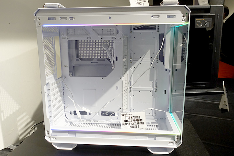 TUF GAMING GT502 HORIZON WhiteとARGB LIGHTING KIT