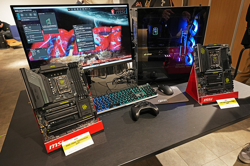 最新マザーボードから歴代のマザーボードまで多数のモデルを展示