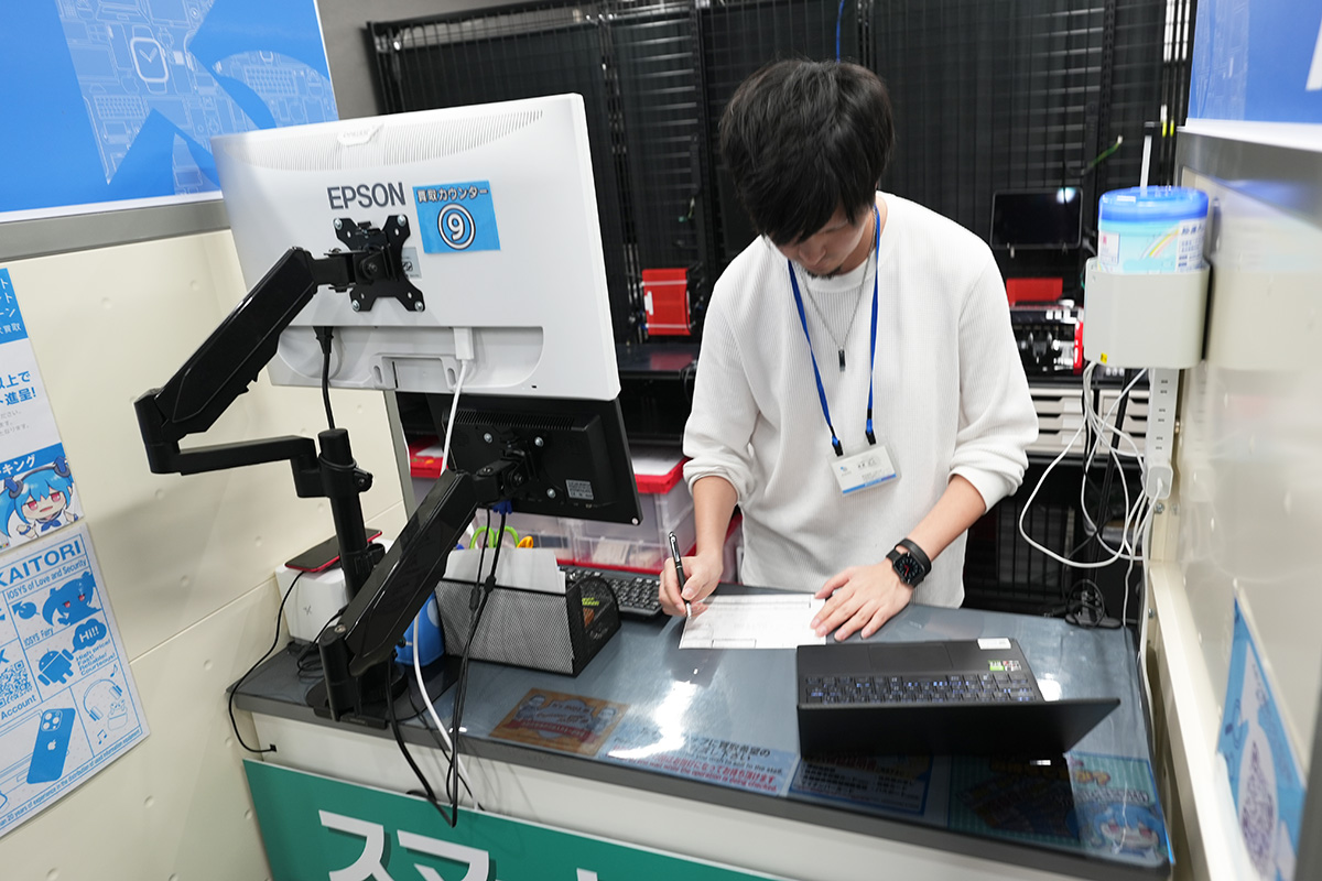 カウンターごとに仕切りがあり、プライバシーも配慮