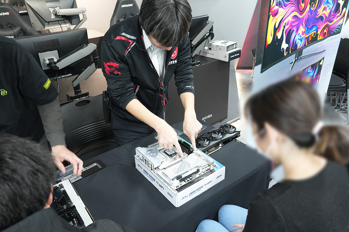 MSIスタッフから解説を受けながらPCの組み立てを体験