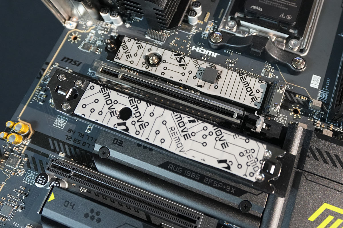 M.2 SSDがワンタッチで搭載できるM.2 Clip II機能