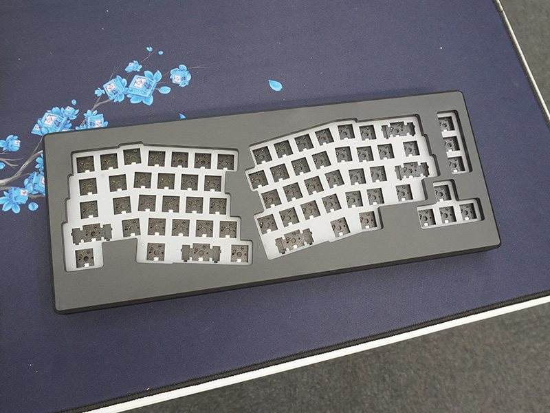 <a href="https://akiba-pc.watch.impress.co.jp/docs/news/news/1536432.html" class="deliver_inner_content i">Alice配列採用のキーボード自作キット「Akko MonsGeek QMK M6」</a>