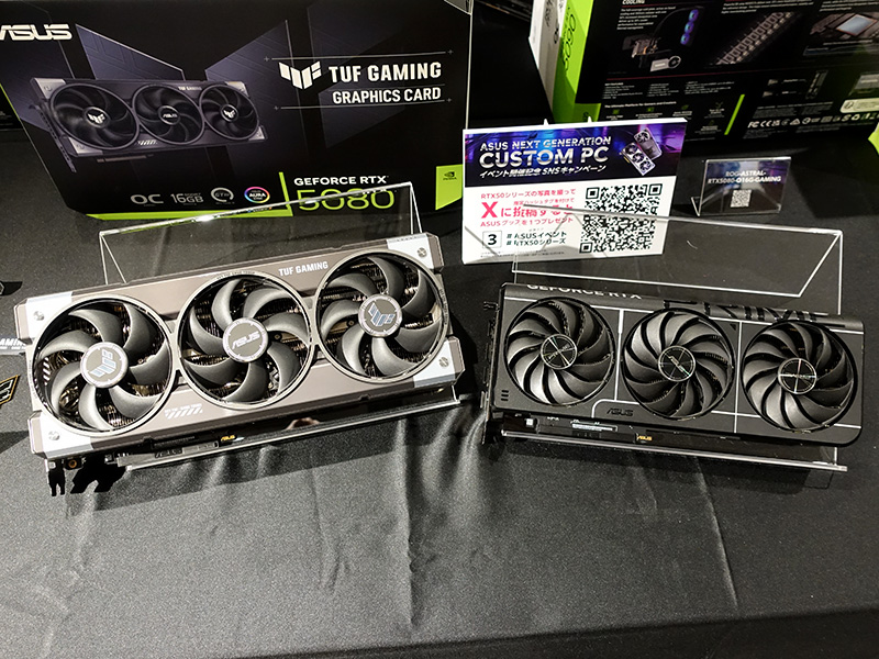 TUF-RTX-5080-O16G-GAMING（左）とPRIME-RTX5080-O16G（右）