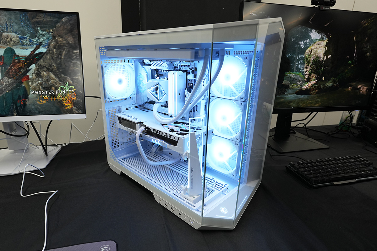 今は白推しとのことで、白いPCパーツで構成されたデモPCが展示されていた
