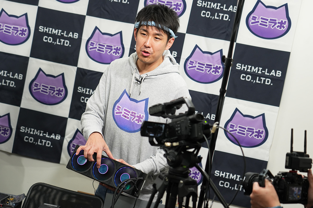 清水氏がCPS製クーラーのポイントをプレゼンテーションで解説