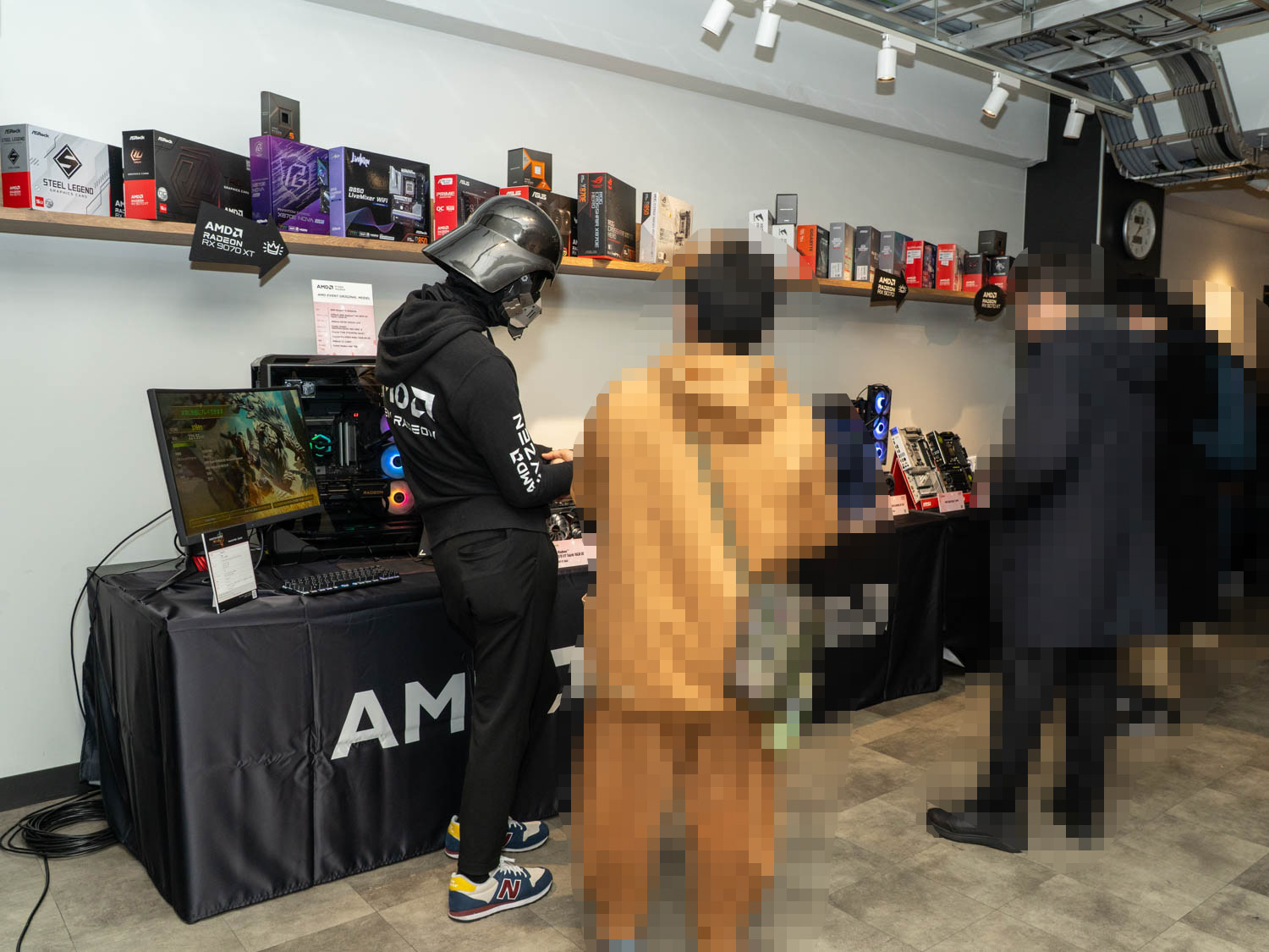 会場ではAMD関連製品の展示も行われた