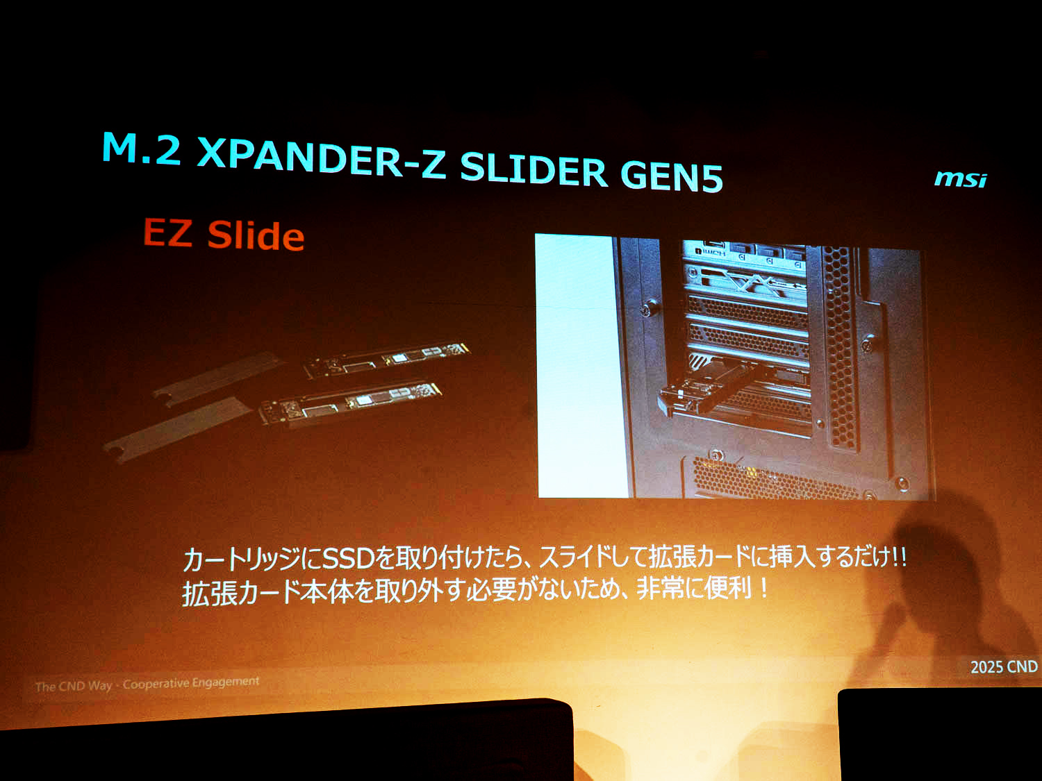 カートリッジのようにM.2 SSDを挿入できる