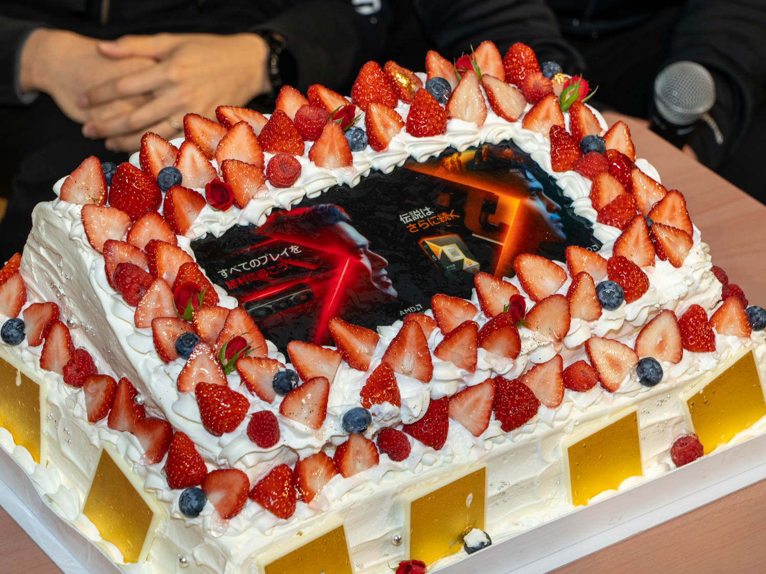 50周年記念のケーキも披露された（規定により来場者には振る舞われなかった）