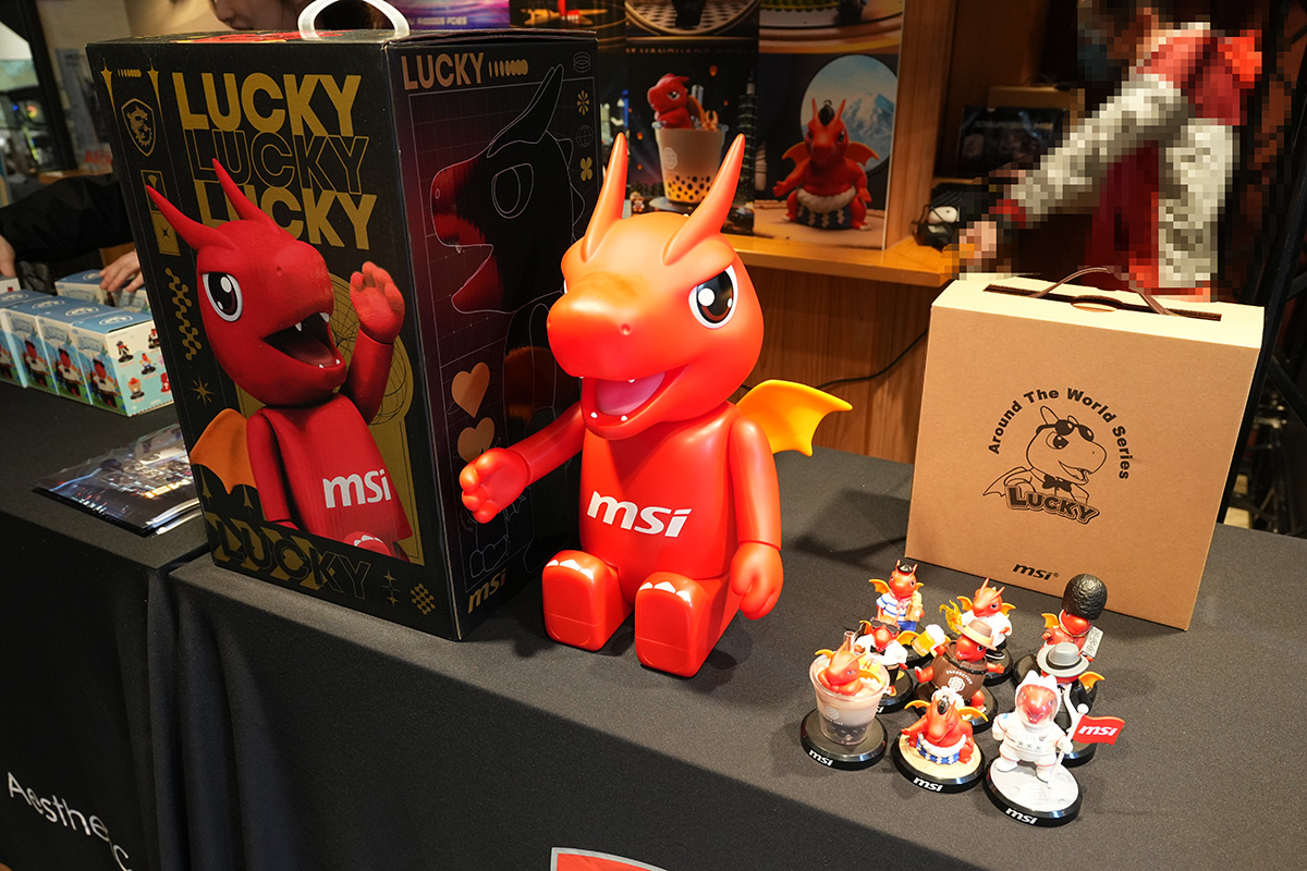 マスコットのラッキーくんの展示も