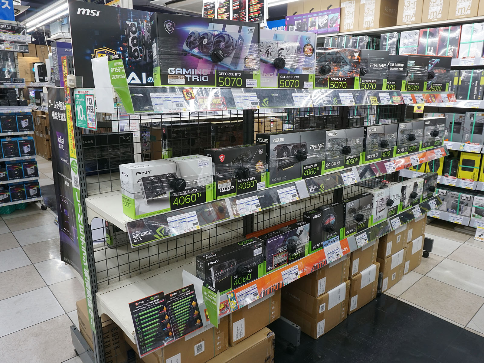 <a href="/shop/at/99honten.html" class="deliver_inner_content">ツクモパソコン本店</a>の状況