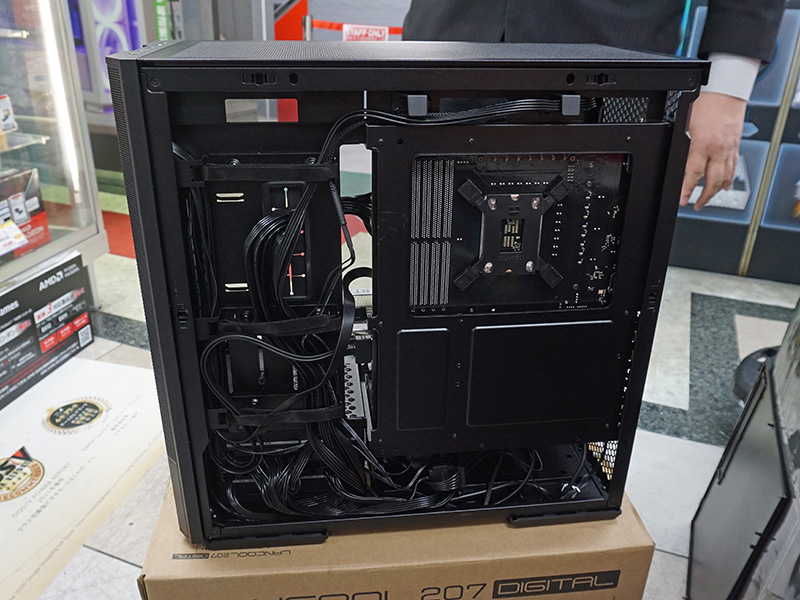 各種PCパーツを組み込んだ状態