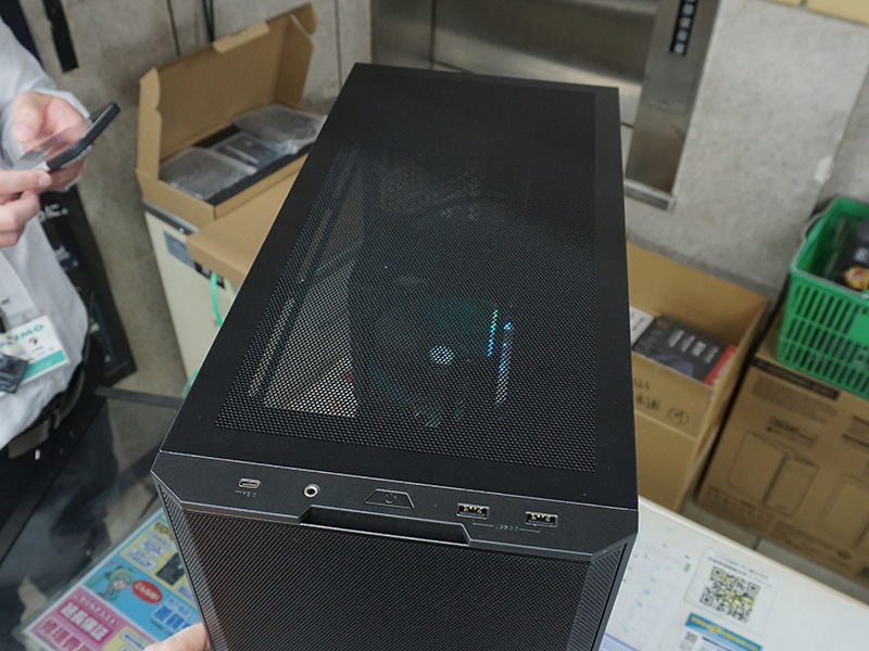 各種PCパーツを組み込んだ状態