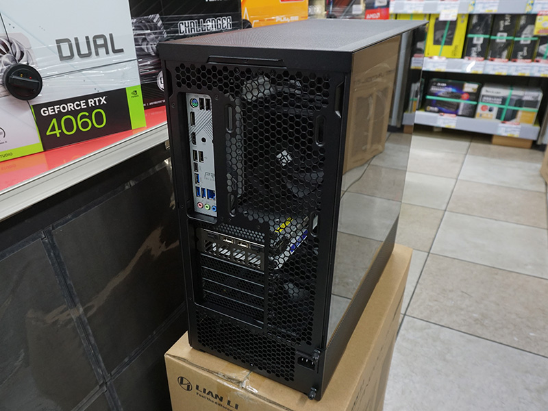 各種PCパーツを組み込んだ状態