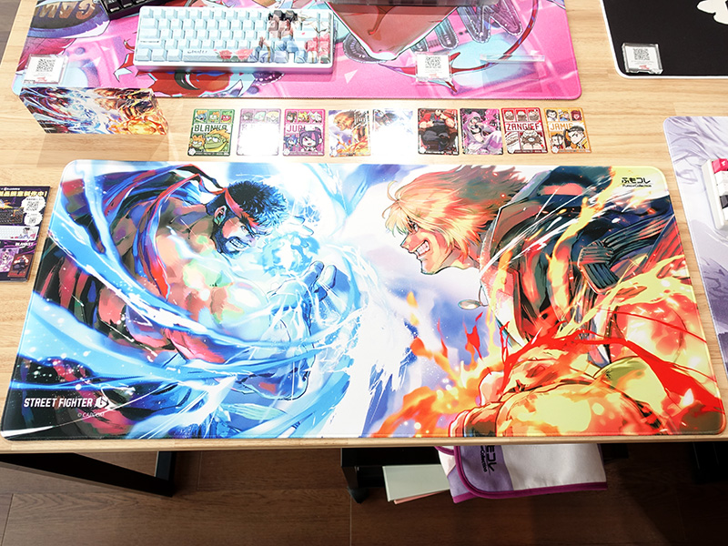 ふもコレ × STREET FIGHTER 6 マウスパッド リュウVSケン ⒸCAPCOM All rights reserved